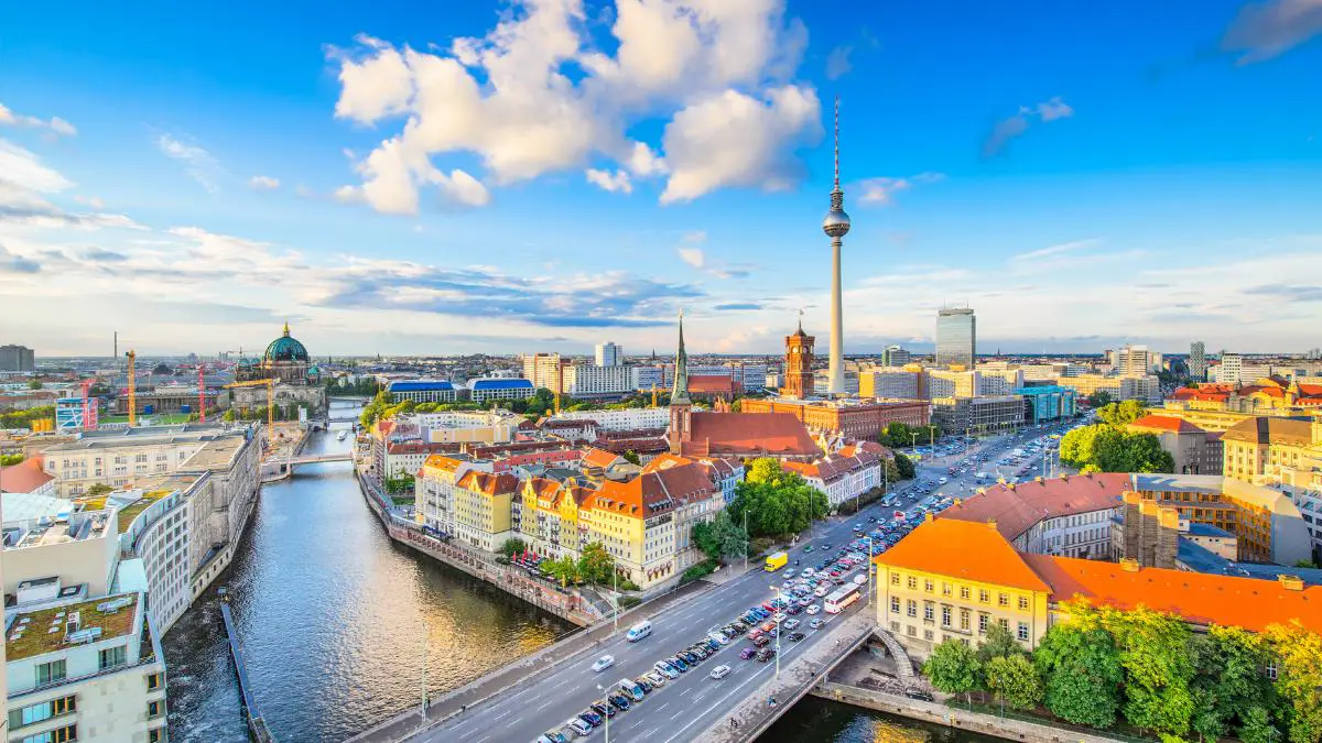 You are currently viewing Why Summer is a Great Time to Study Abroad in Germany