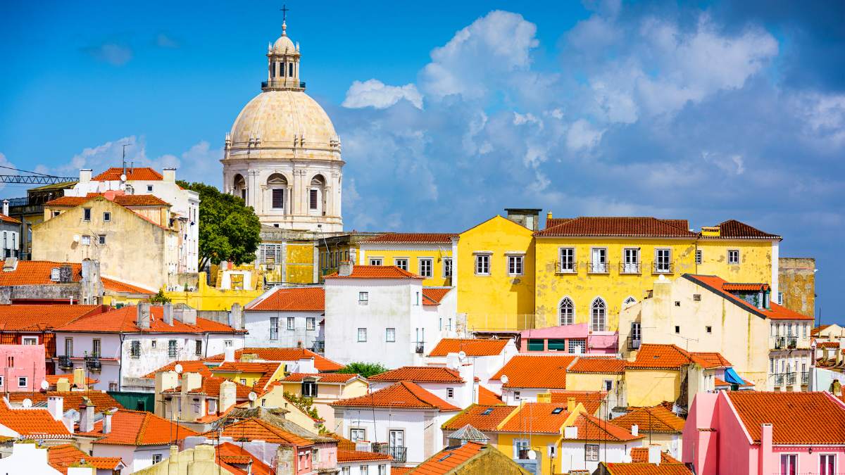 Read more about the article 5 Reasons Summer is an Ideal Time to Study Abroad in Portugal