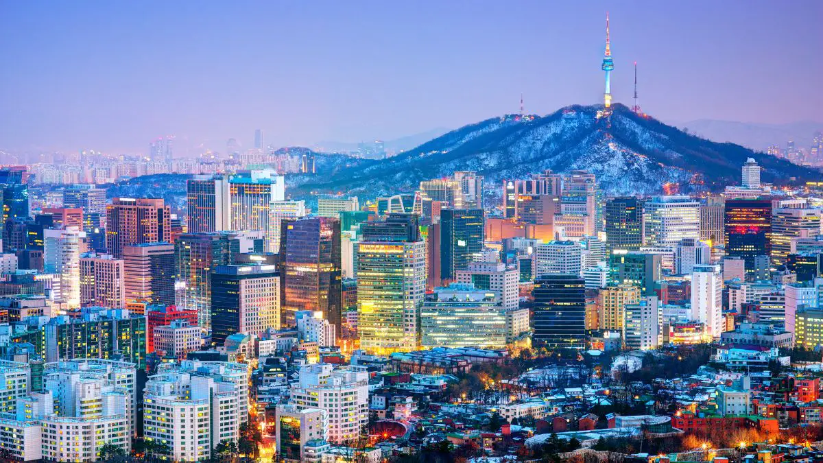 Read more about the article 6 Reasons Why You Should Study Abroad in Seoul, South Korea
