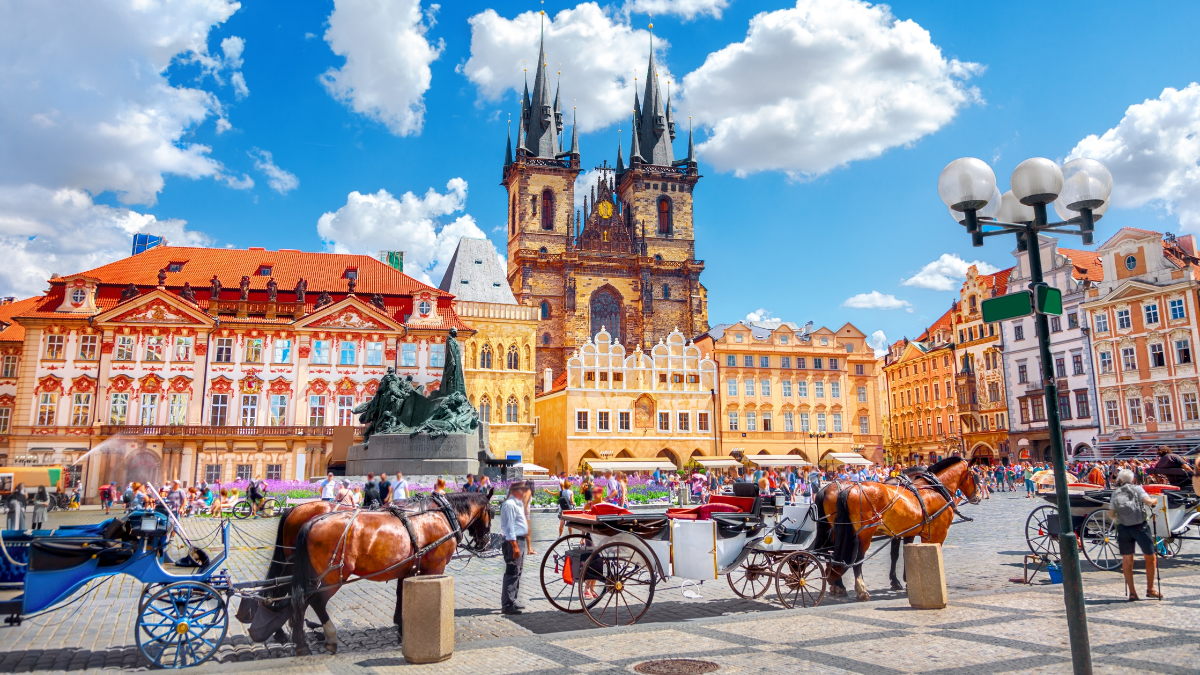 Read more about the article Why Summer is the Time to Study Abroad in the Czech Republic 